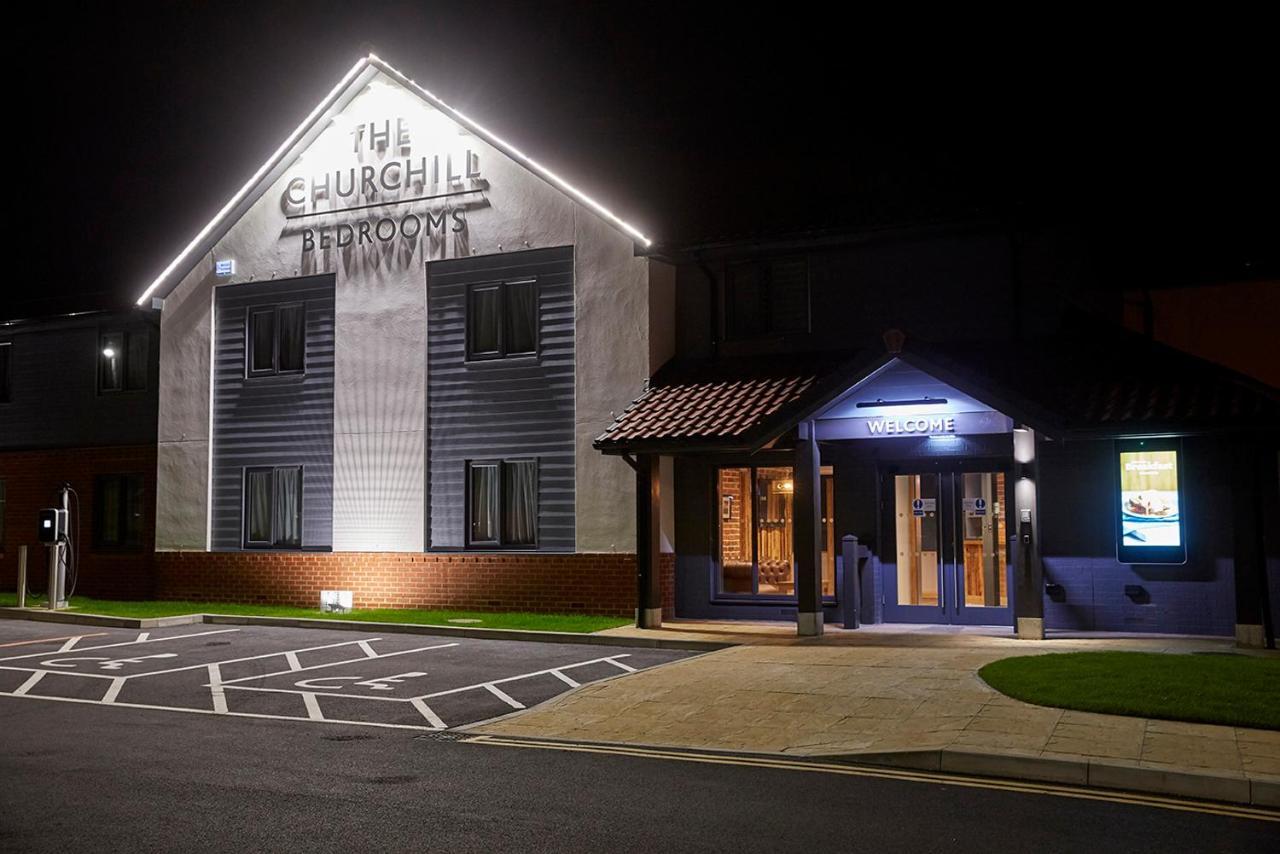 The Churchill By Greene King Inns Роял Уутън Басет Екстериор снимка